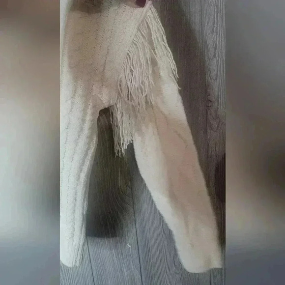 NWT pink rose soft cream sweater with fringe arms. Size XS - Picture 5 of 6